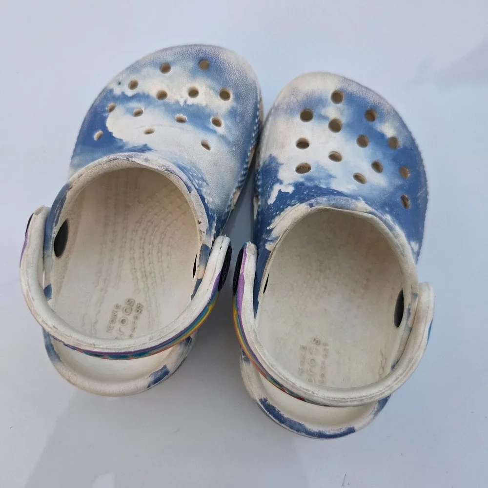 Crocs Kids Classic Cloud Print Clogs Blue White Rainbow Strap Size‎ C4
